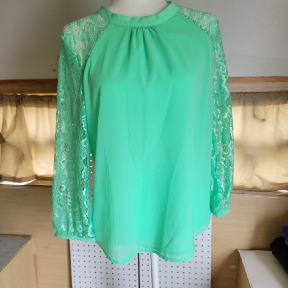 Lulumari size L womens green tie‎ back shirt lace sleeves bl…